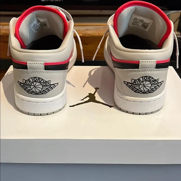 AIR JORDAN 1 LOW LT IRON ORE SIREN RED SIZE 9.5 MENS 11.5 WOMENS - Picture 5 of 14